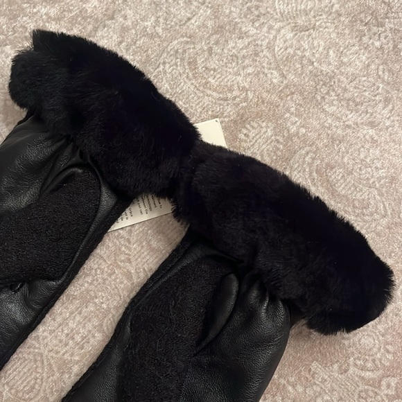 Brand New UGG Wool Black Leather Shorty Touchscreen Tech Gloves Sheepskin Cuff - Picture 10 of 16